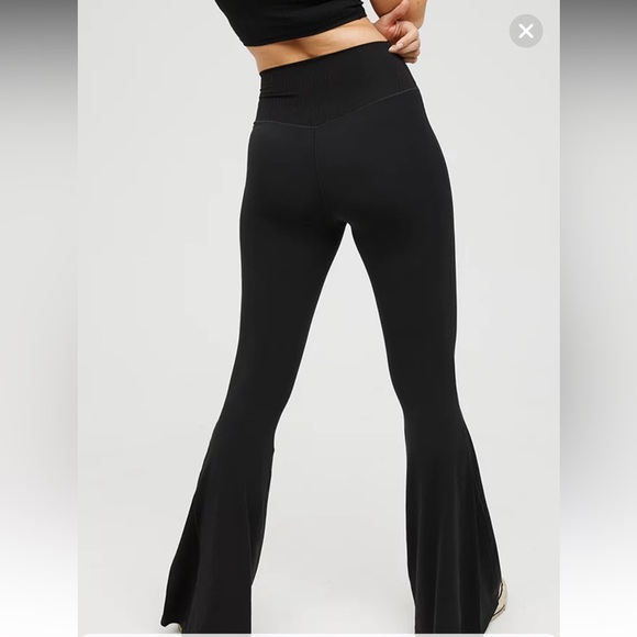 OFFLINE By Aerie Real Me High Waisted Crossover Rib Super Flare Legging S Short - Picture 16 of 16